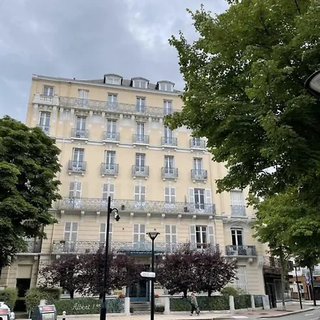 Le 5e - Design Dans Un Ancien Palace Vichy
