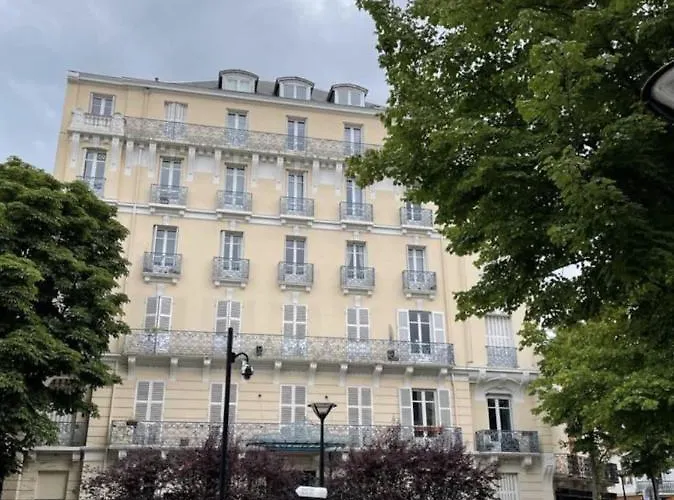 : Le 5e - Design Dans Un Ancien Palace Vichy