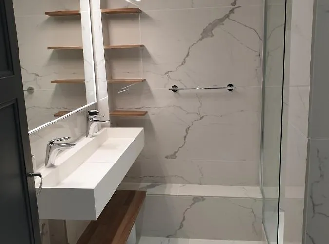 : Le 5e - Design Dans Un Ancien Palace Appartement Vichy