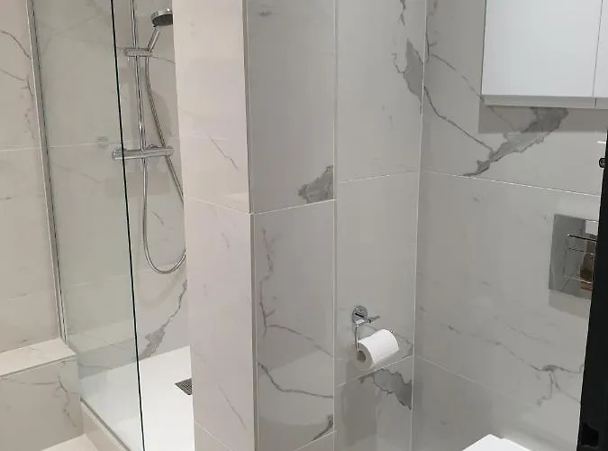 : Le 5e - Design Dans Un Ancien Palace Appartement Vichy